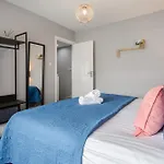 Free Parking 5 Minutes From City Centre
